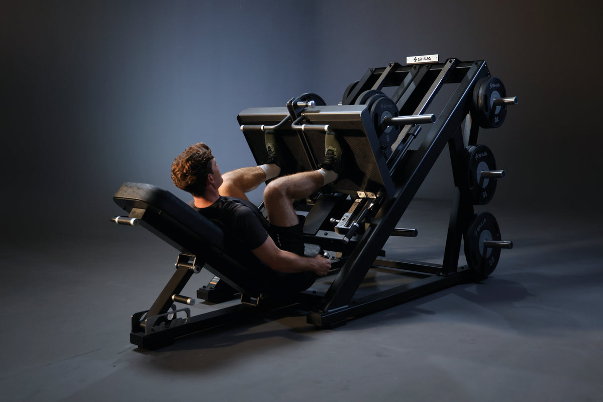 Área de fuerza en gimnasio comercial